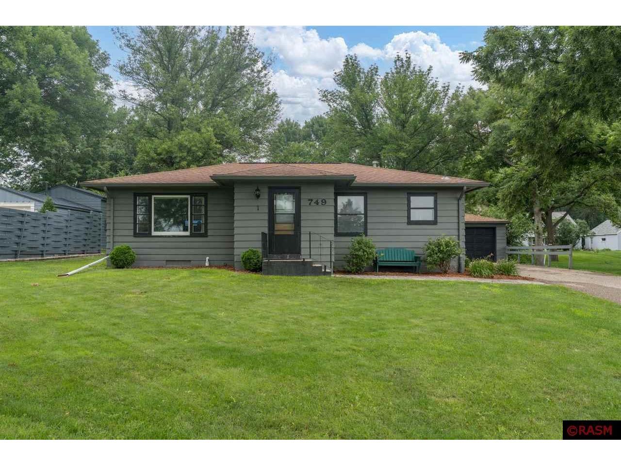 749 E Blue Earth Street Lake Crystal MN 56055 7038083 image1