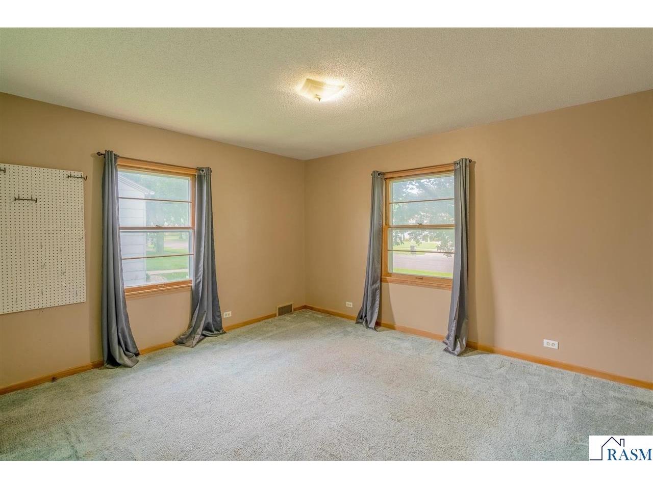801 SW 4th Avenue Wells MN 56097 7040197 image10