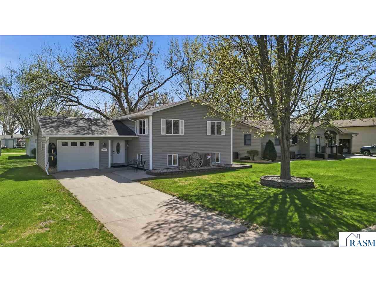 802 1st St SW Madelia MN 56062 7040170 image1