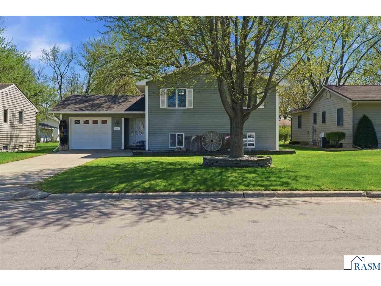 802 1st St SW Madelia MN 56062 7040170 image2