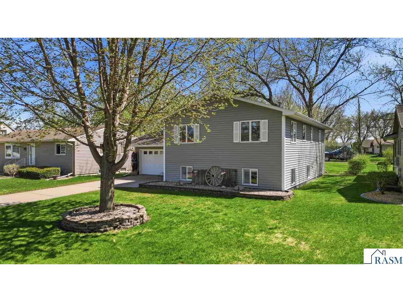 802 1st St SW Madelia MN 56062 7040170 image3