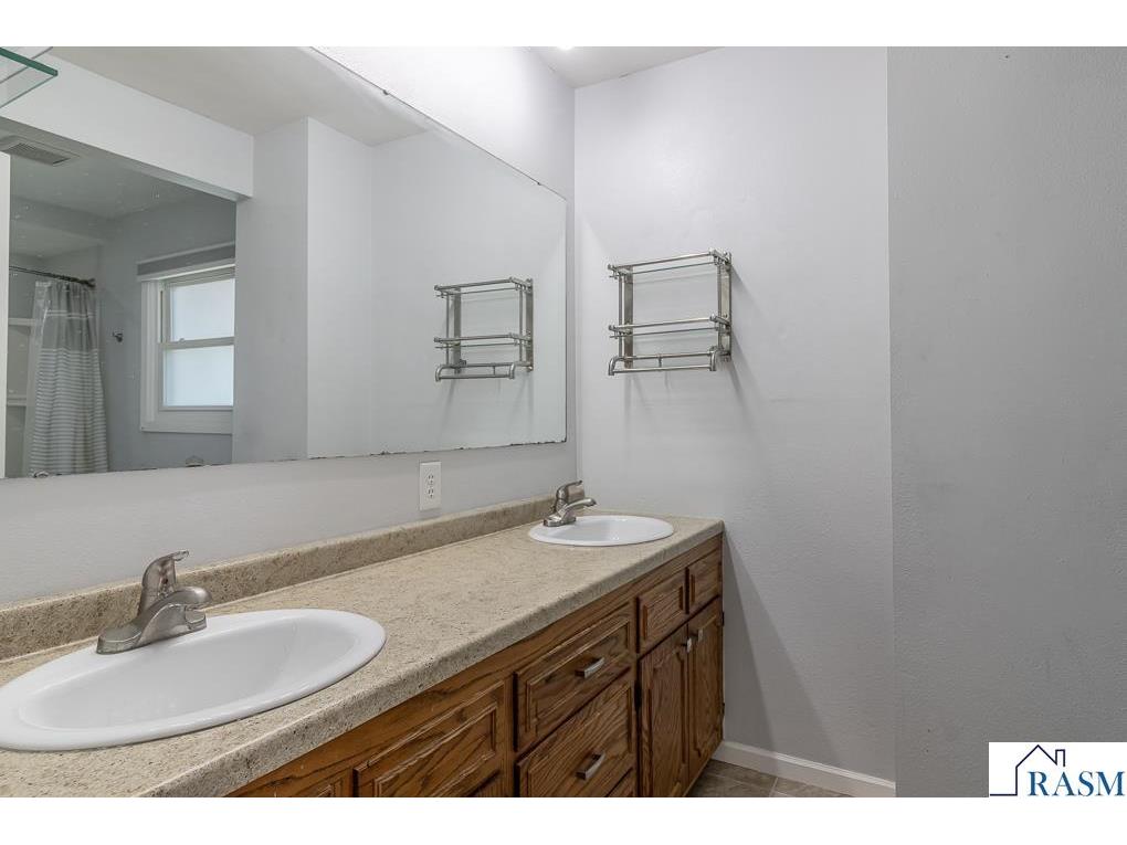 802 Center Street North Mankato MN 56003 267040648 image17