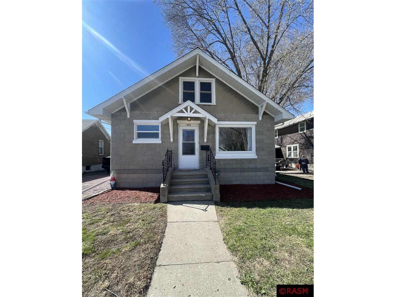 806 E 3rd Street Fairmont MN 56031 7032209 image1