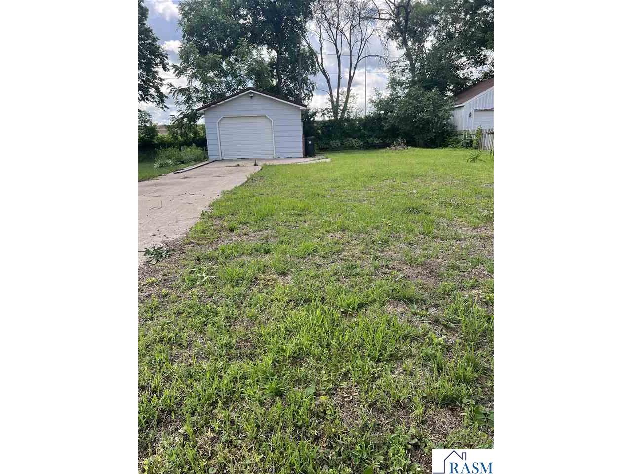809 South Avenue North Mankato MN 56003 267040621 image1