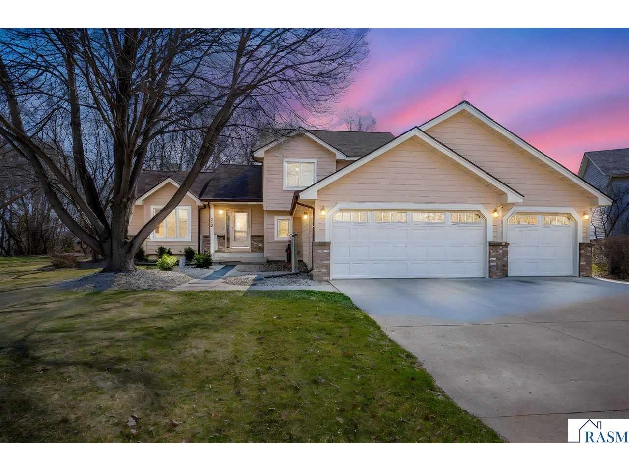 820 Menk Dr Saint Peter MN 56082 7039859 image1