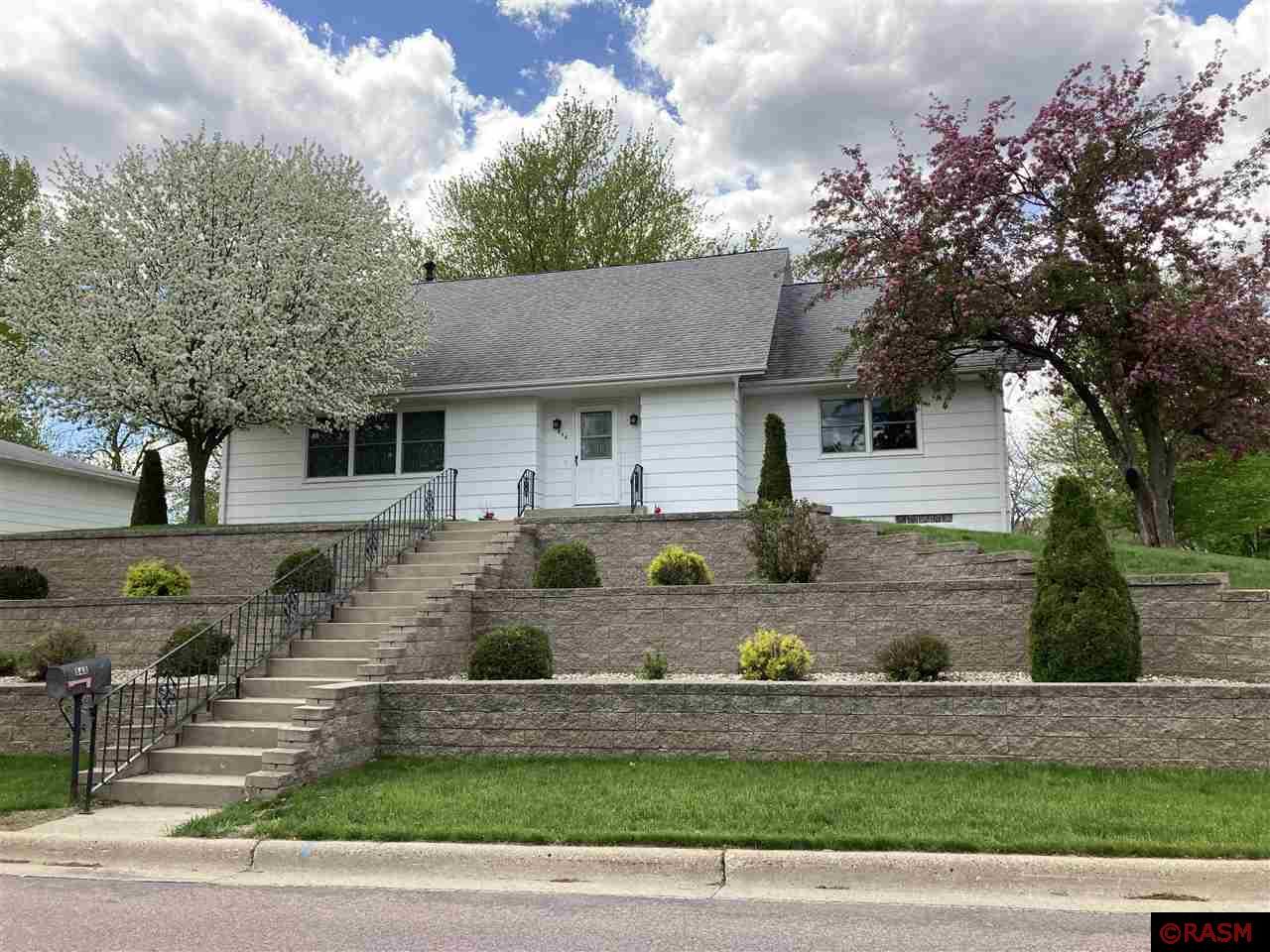848 N 9th Street Saint Peter MN 56082 7032143 image1
