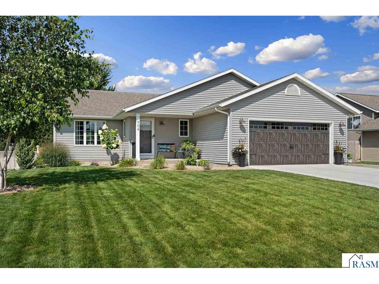 904 10th St SE Waseca MN 56093 7038329 image1