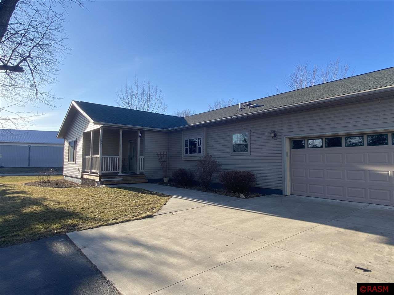 914 E 4th Street Winthrop MN 55396 7034412 image1