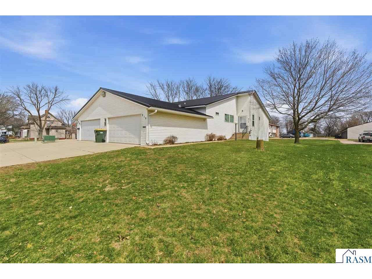 916 N Armstrong Boulevard Saint James MN 56081 7039928 image1