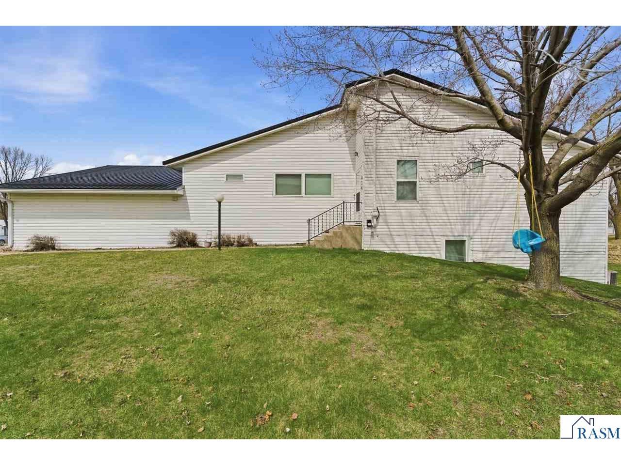 916 N Armstrong Boulevard Saint James MN 56081 7039928 image3