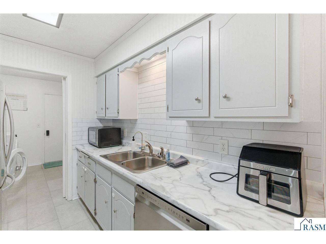 916 N Armstrong Boulevard Saint James MN 56081 7039928 image9