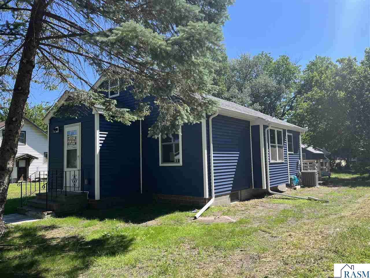925 7th Street South Saint James MN 56081 267040600 image1