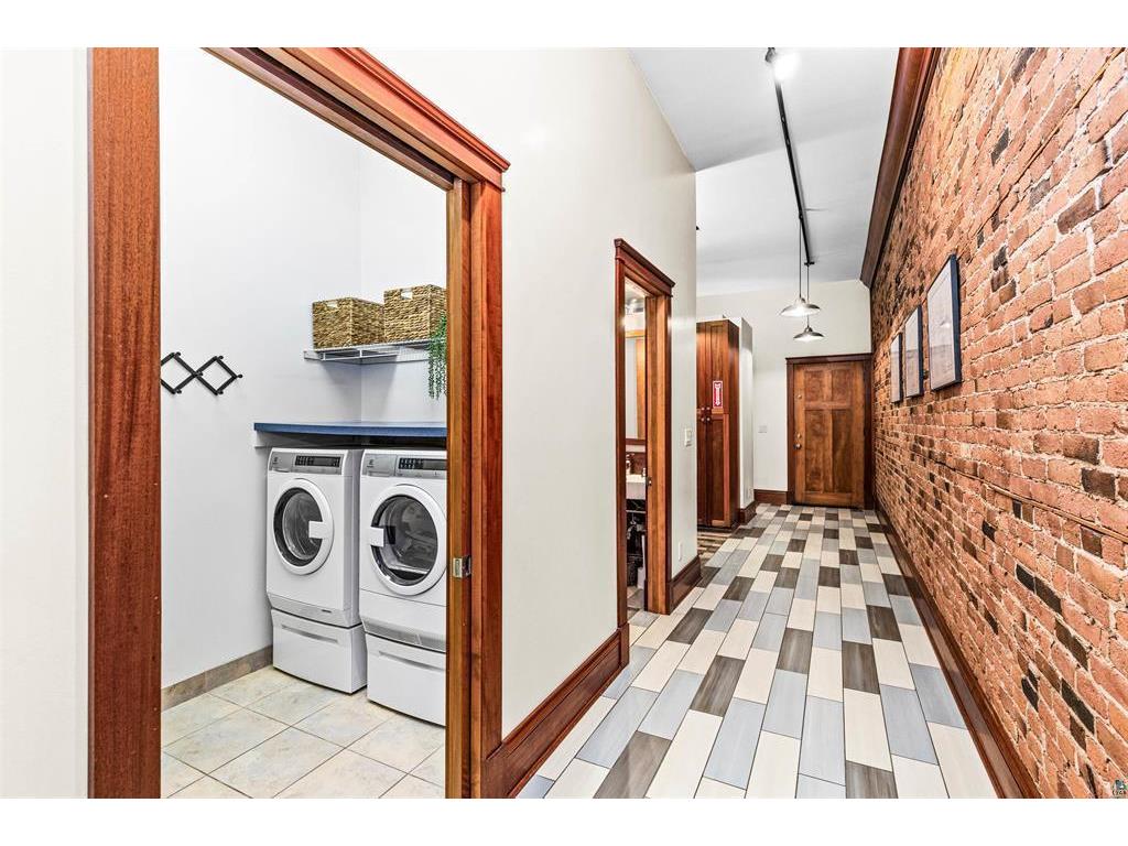 1 N Lake Avenue Duluth MN 55802 7073523 image35