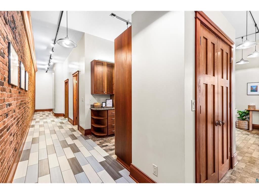 1 N Lake Avenue Duluth MN 55802 7073523 image37