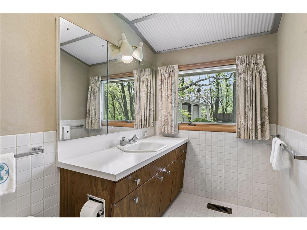 1 Poplar Lane North Oaks MN 55127 - Gilfillan 7071282 image37
