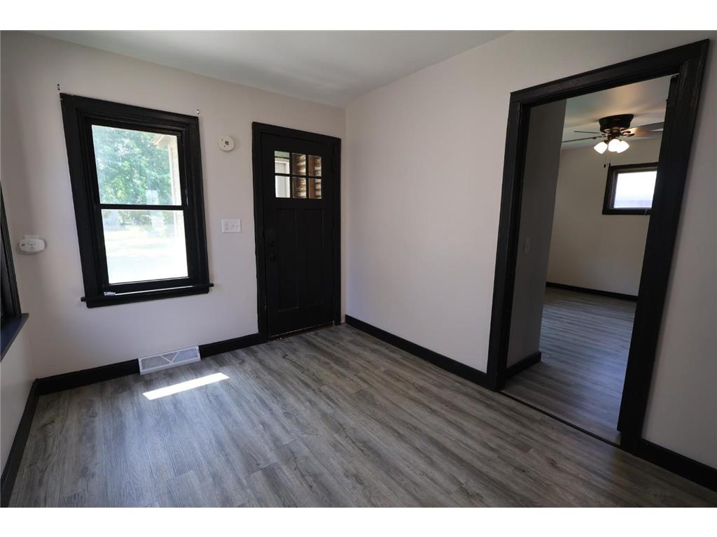 10 E 4th Street Morris MN 56267 7078339 image17