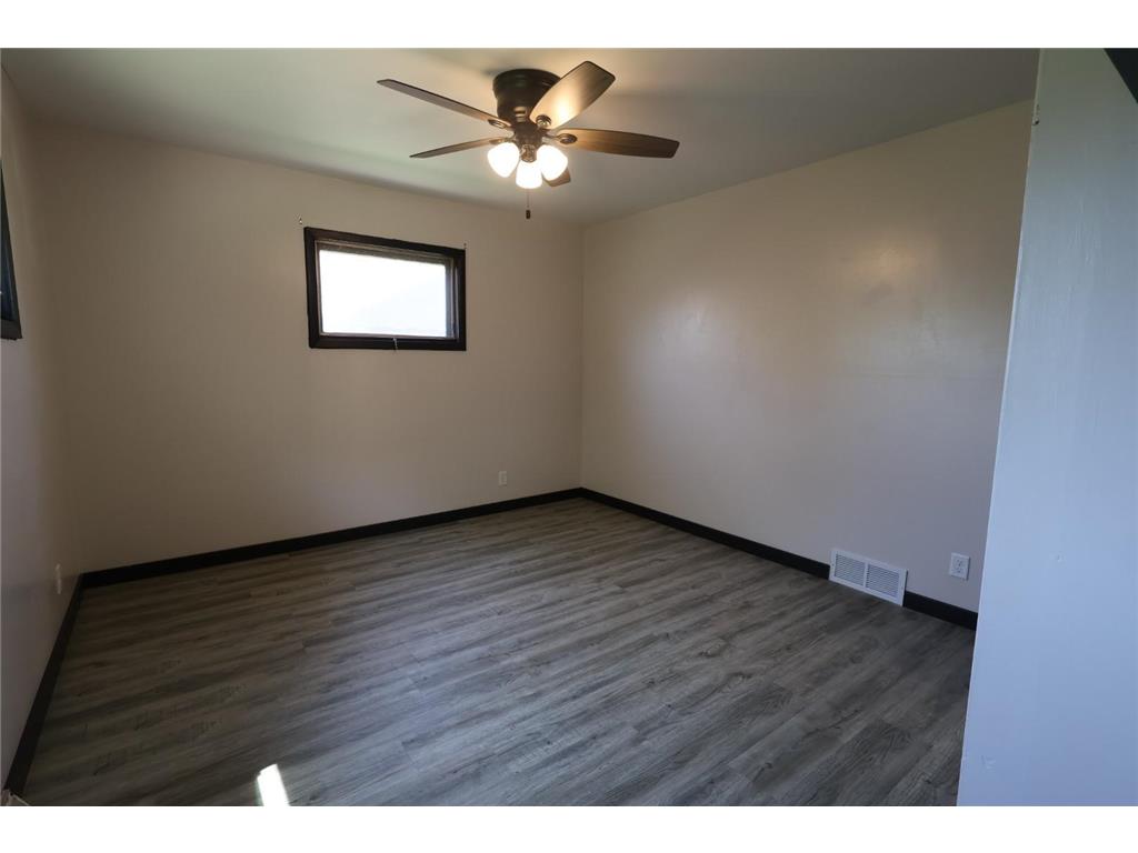 10 E 4th Street Morris MN 56267 7078339 image20