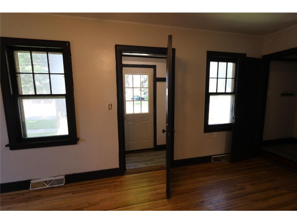 10 E 4th Street Morris MN 56267 7078339 image4