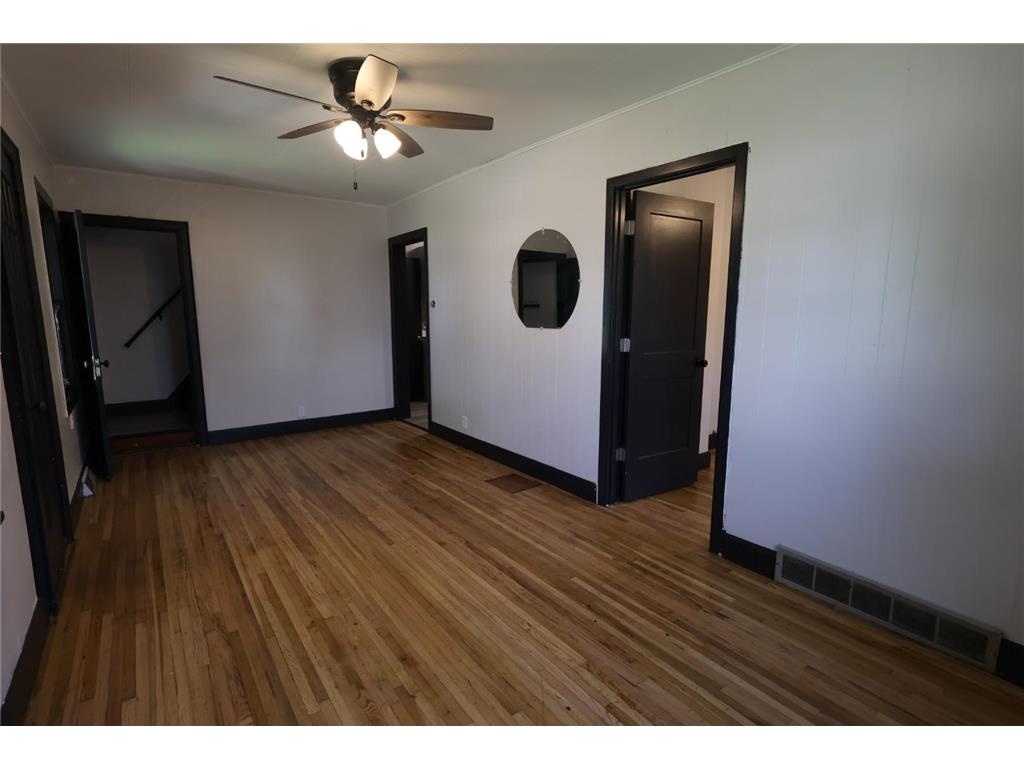 10 E 4th Street Morris MN 56267 7078339 image6