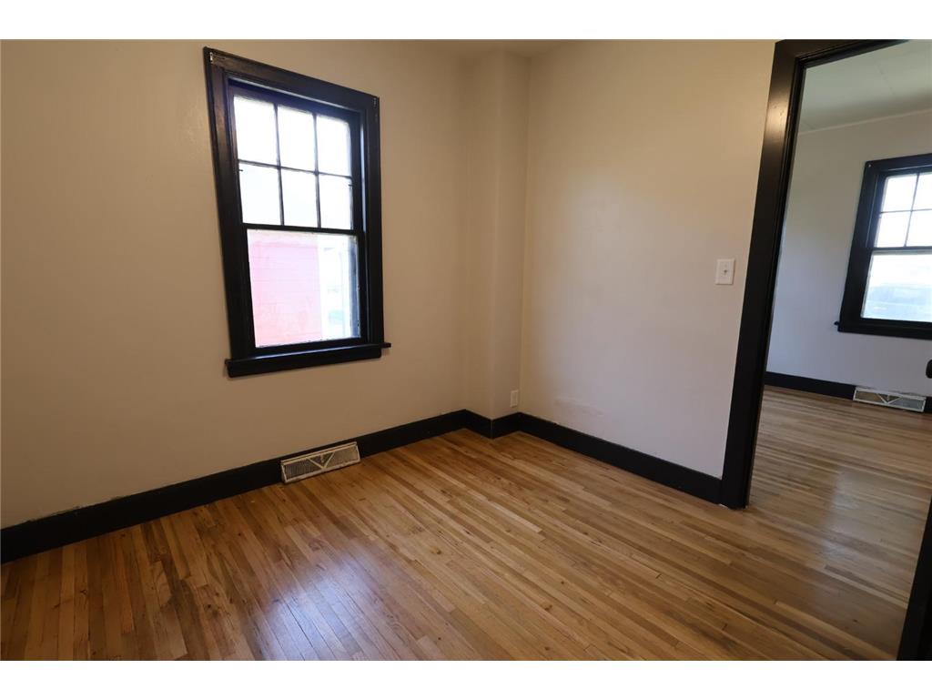 10 E 4th Street Morris MN 56267 7078339 image8