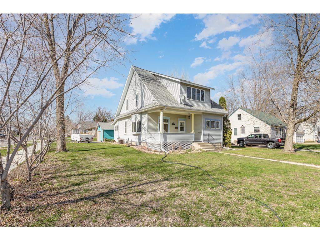 10 E Washington Street Le Center MN 56057 6362000 image1