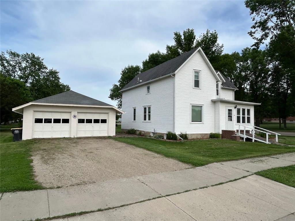 10 Park Street N Fairfax MN 55332 7082778 image19