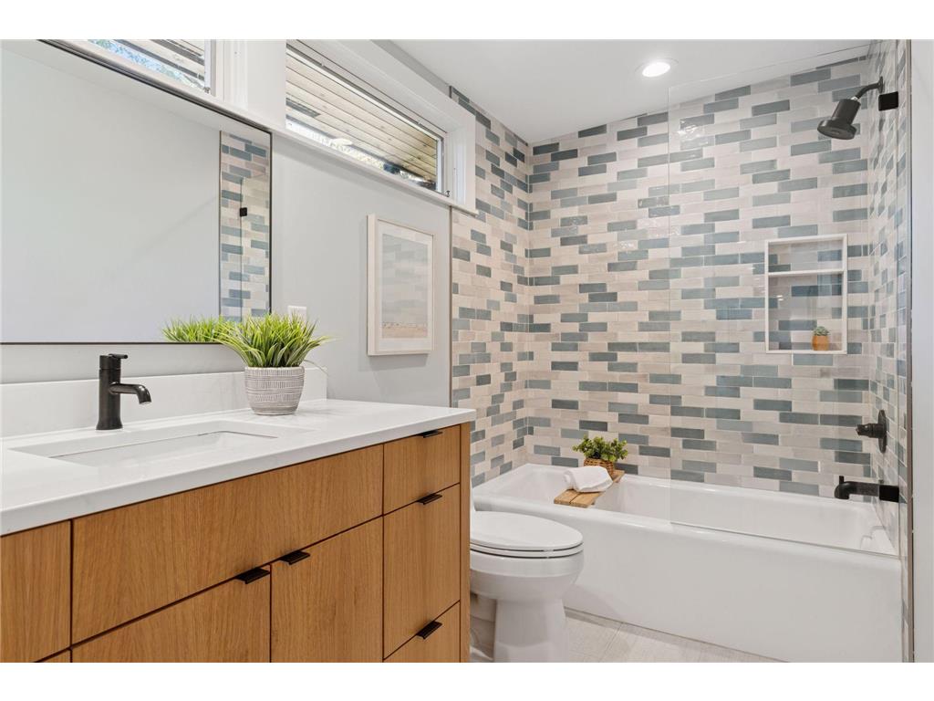 10 W Shore Road North Oaks MN 55127 - Gilfillan 6807036 image23