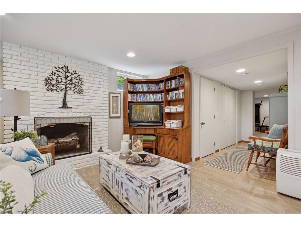 10 Western Terrace Golden Valley MN 55426 6779776 image32