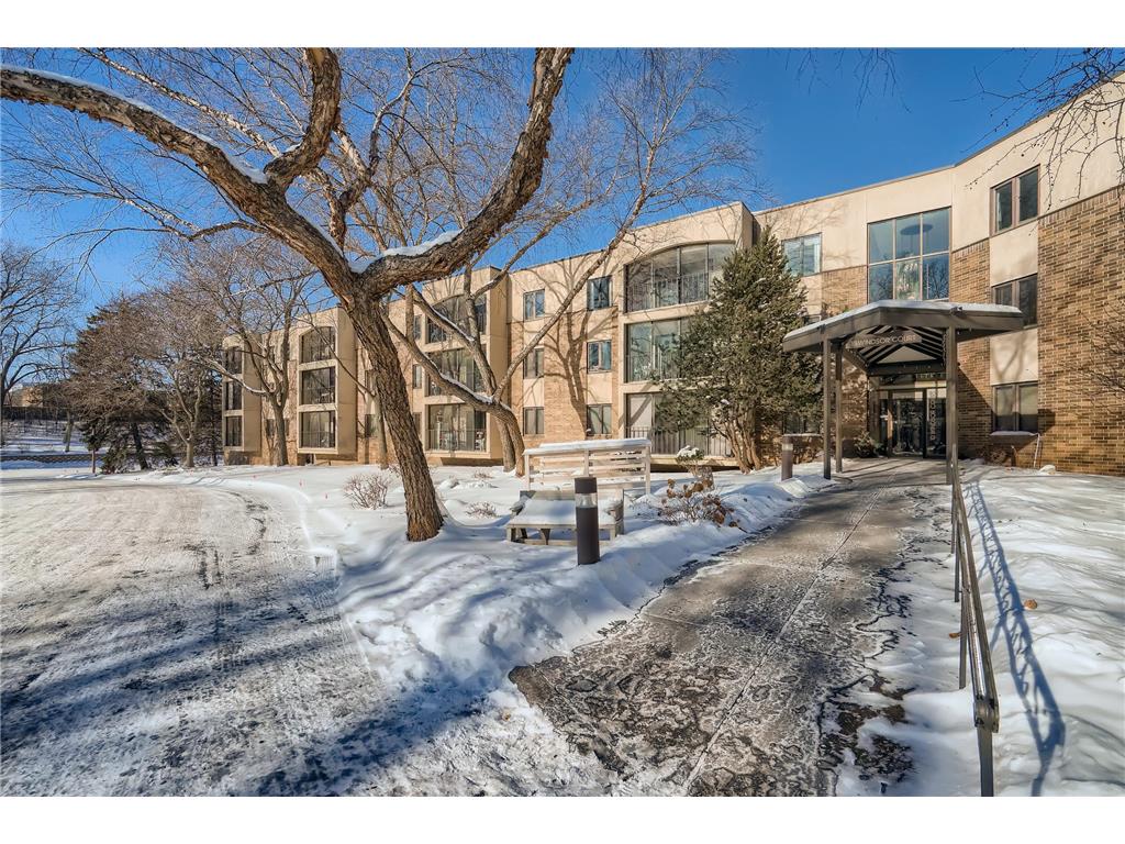 10 Windsor Court #216 New Brighton MN 55112 6326825 image1