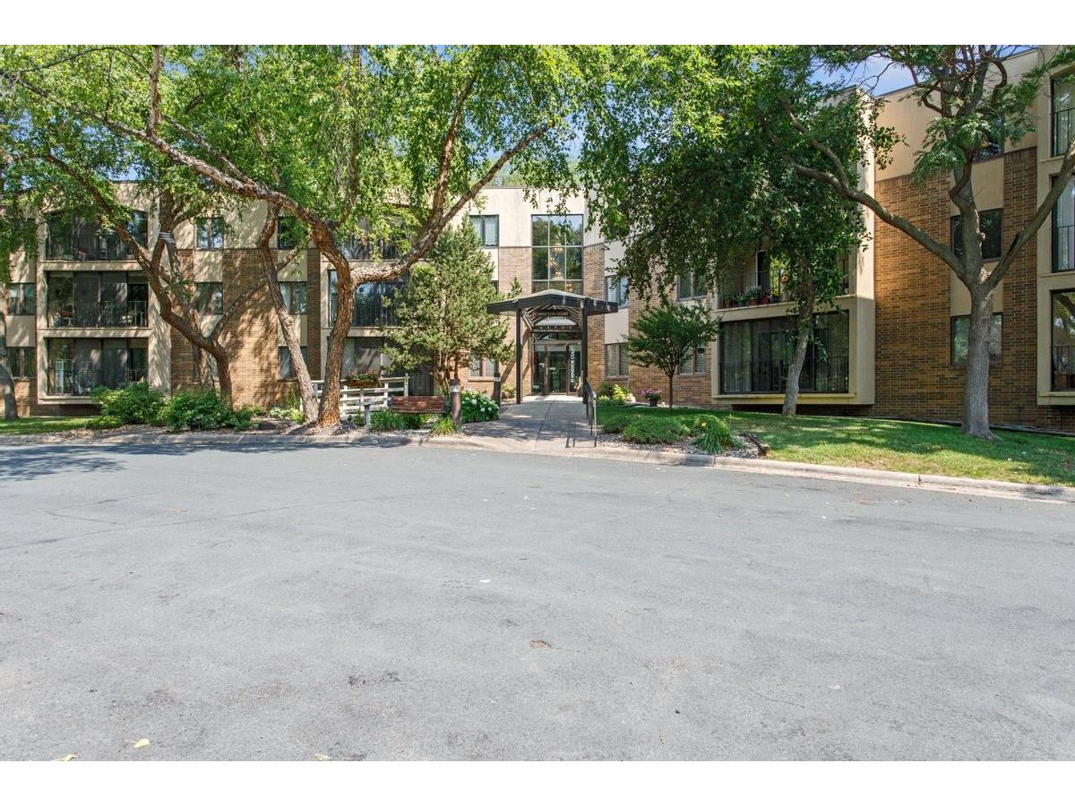 10 Windsor Court 310, New Brighton, MN 55112 MLS 6072431 Edina Realty