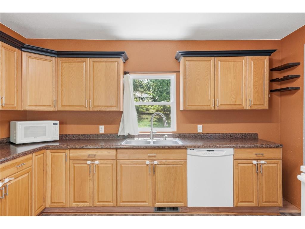 100 3rd Avenue SE New London MN 56273 7096581 image11