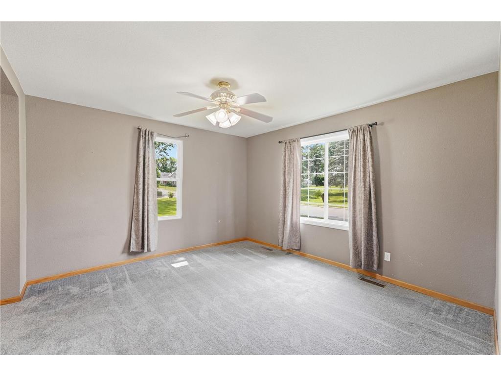 100 3rd Avenue SE New London MN 56273 7096581 image15