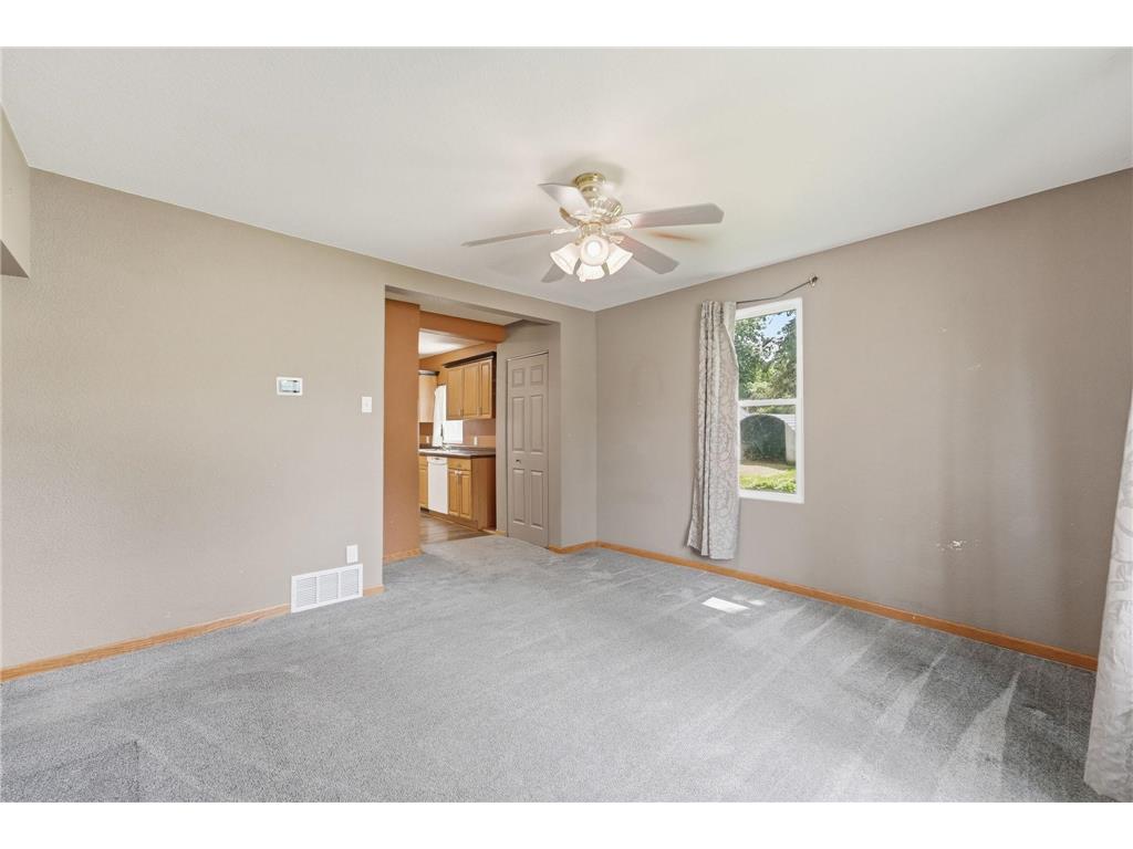 100 3rd Avenue SE New London MN 56273 7096581 image16