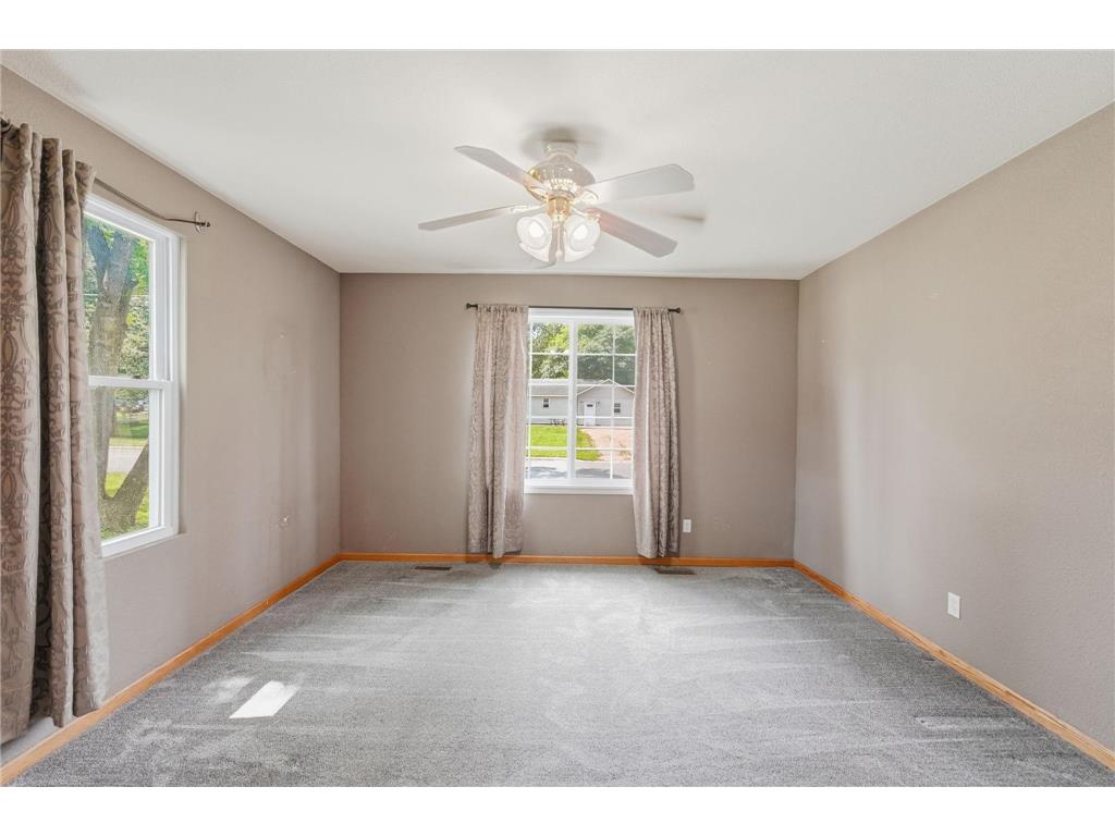 100 3rd Avenue SE New London MN 56273 7096581 image17