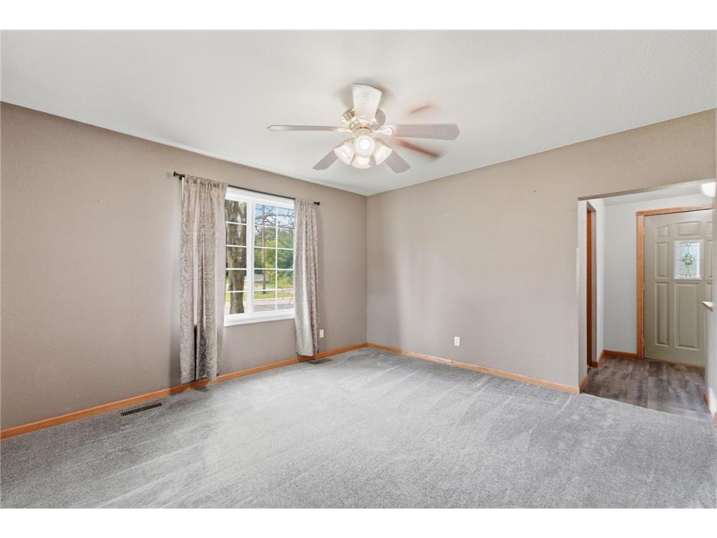 100 3rd Avenue SE New London MN 56273 7096581 image18