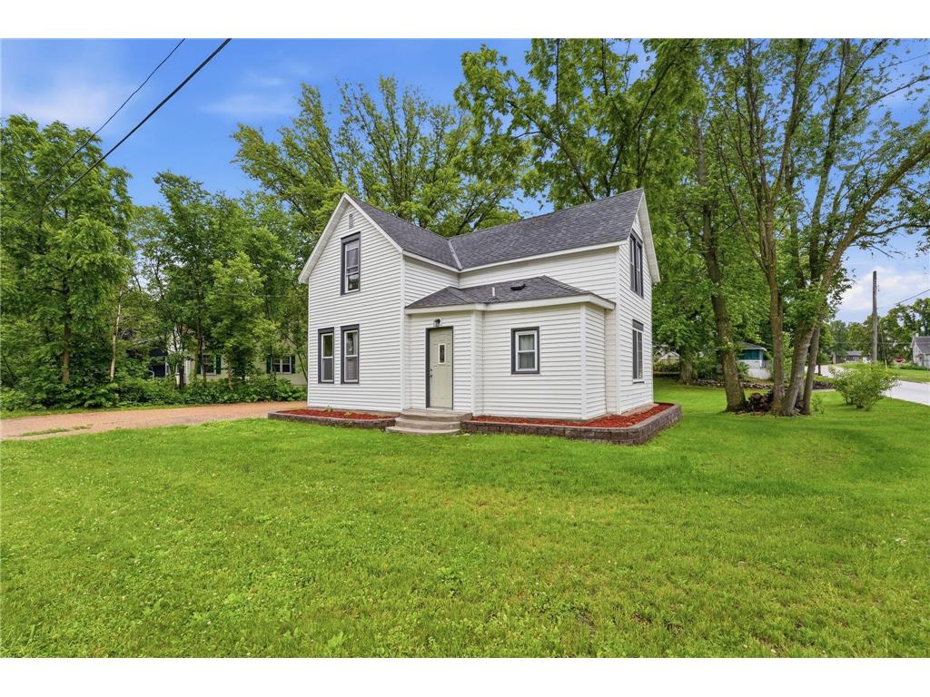 100 3rd Avenue SE New London MN 56273 7096581 image2