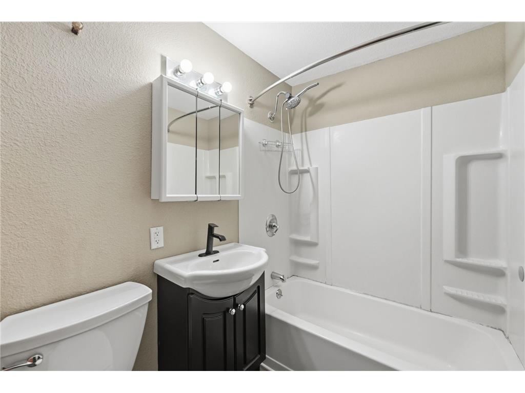 100 3rd Avenue SE New London MN 56273 7096581 image20