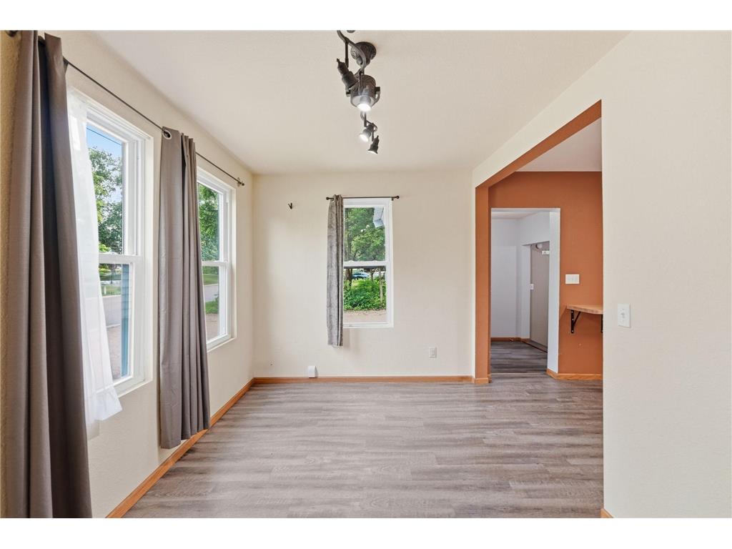 100 3rd Avenue SE New London MN 56273 7096581 image21