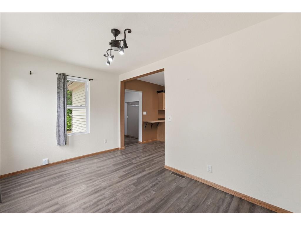 100 3rd Avenue SE New London MN 56273 7096581 image23