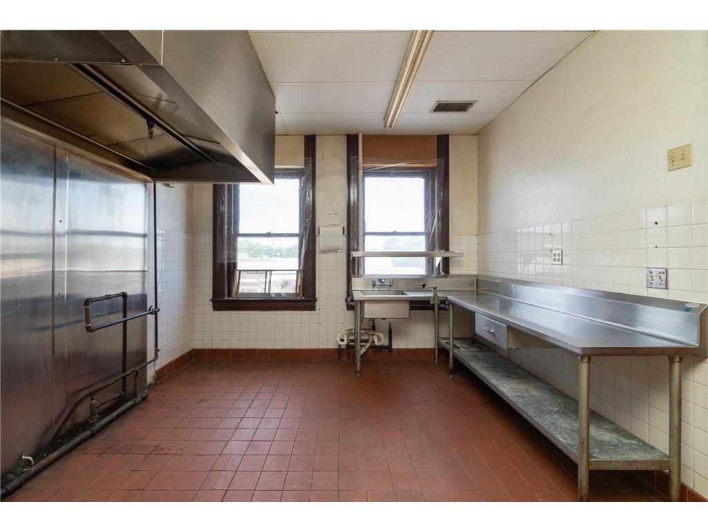 100 S Washington Street Lake City MN 55041 6752187 image31