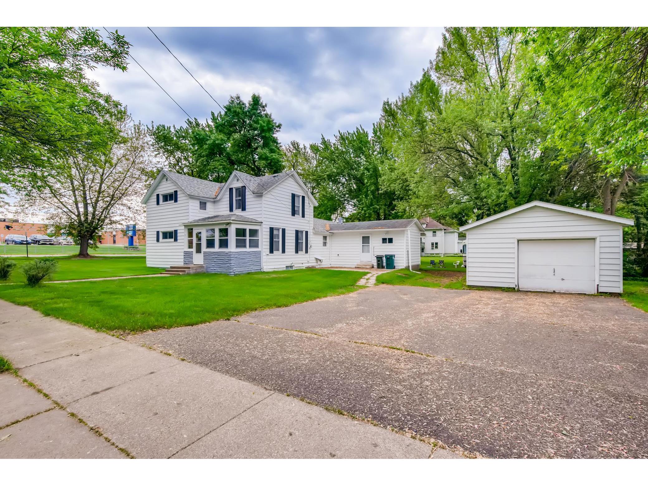 100 W Warren Street, Roberts, WI 54023 MLS 5762604 Edina Realty