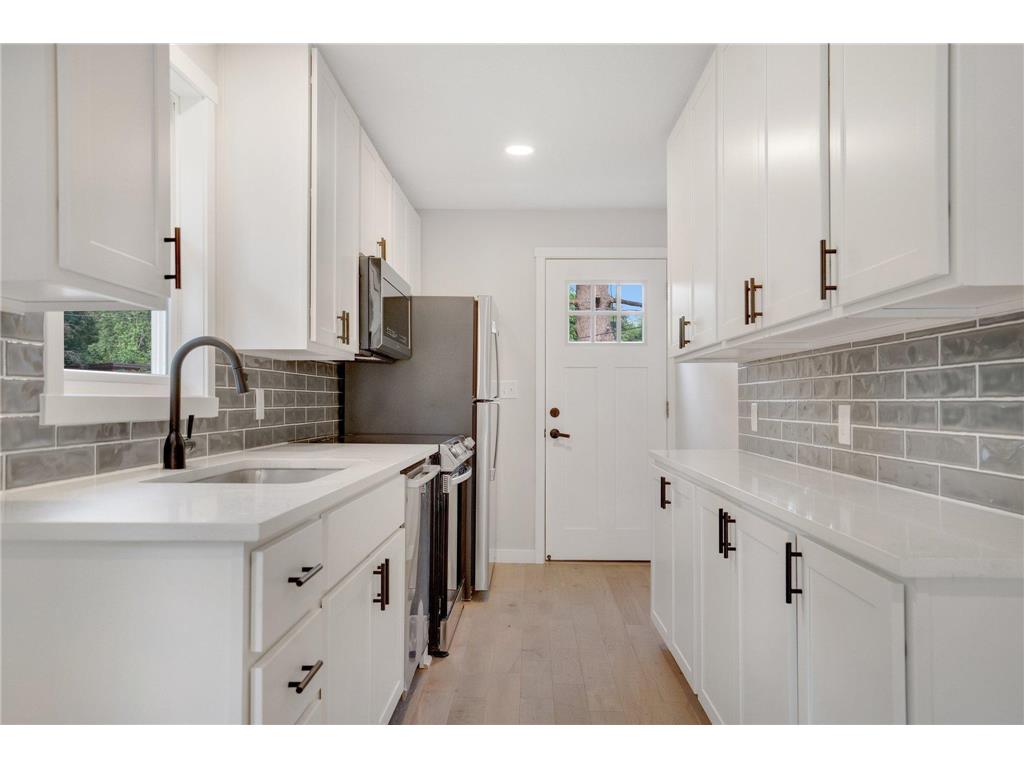 100 Warner Avenue S Mahtomedi MN 55115 7035178 image9