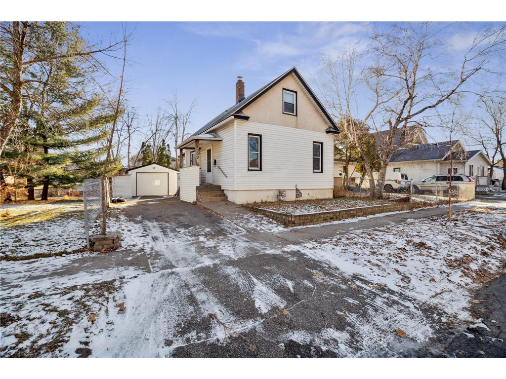 1000 Seminary Avenue Saint Paul MN 55104 6455283 image1