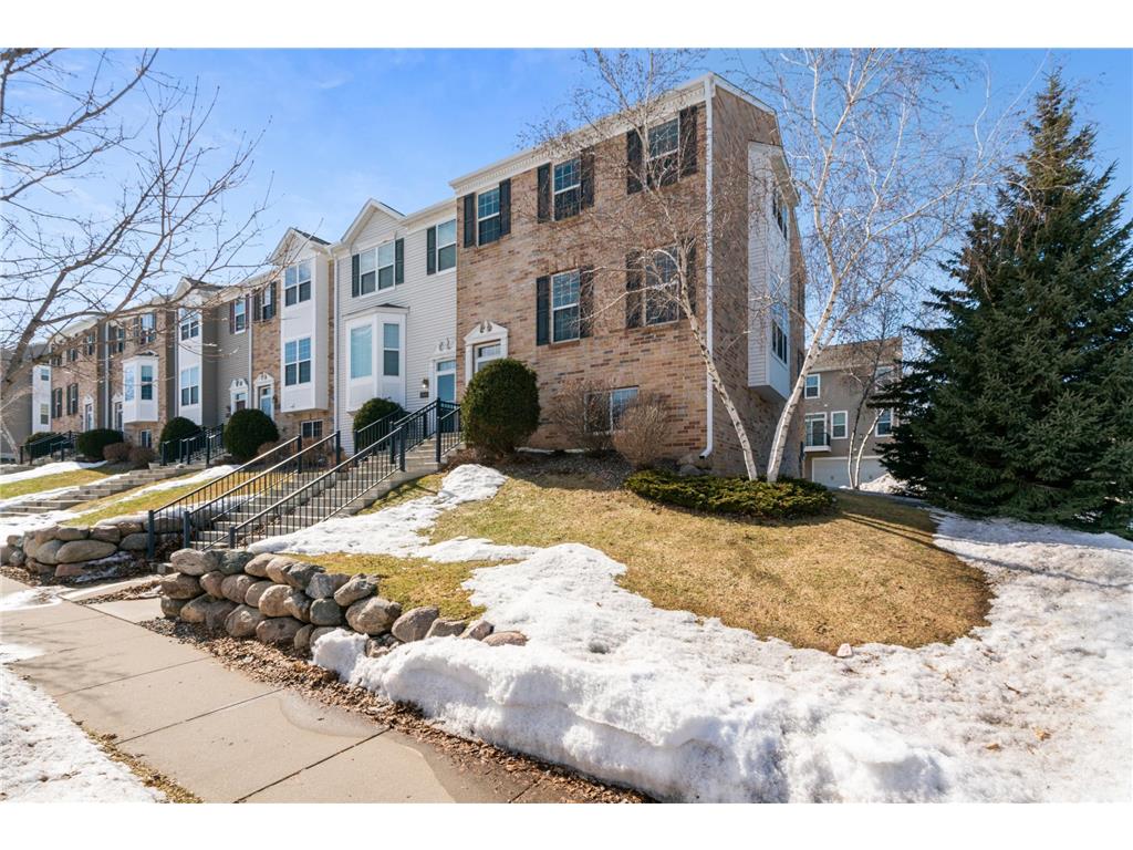 10002 Gentian Drive, Eden Prairie, MN 55347 MLS 6344319 Edina Realty