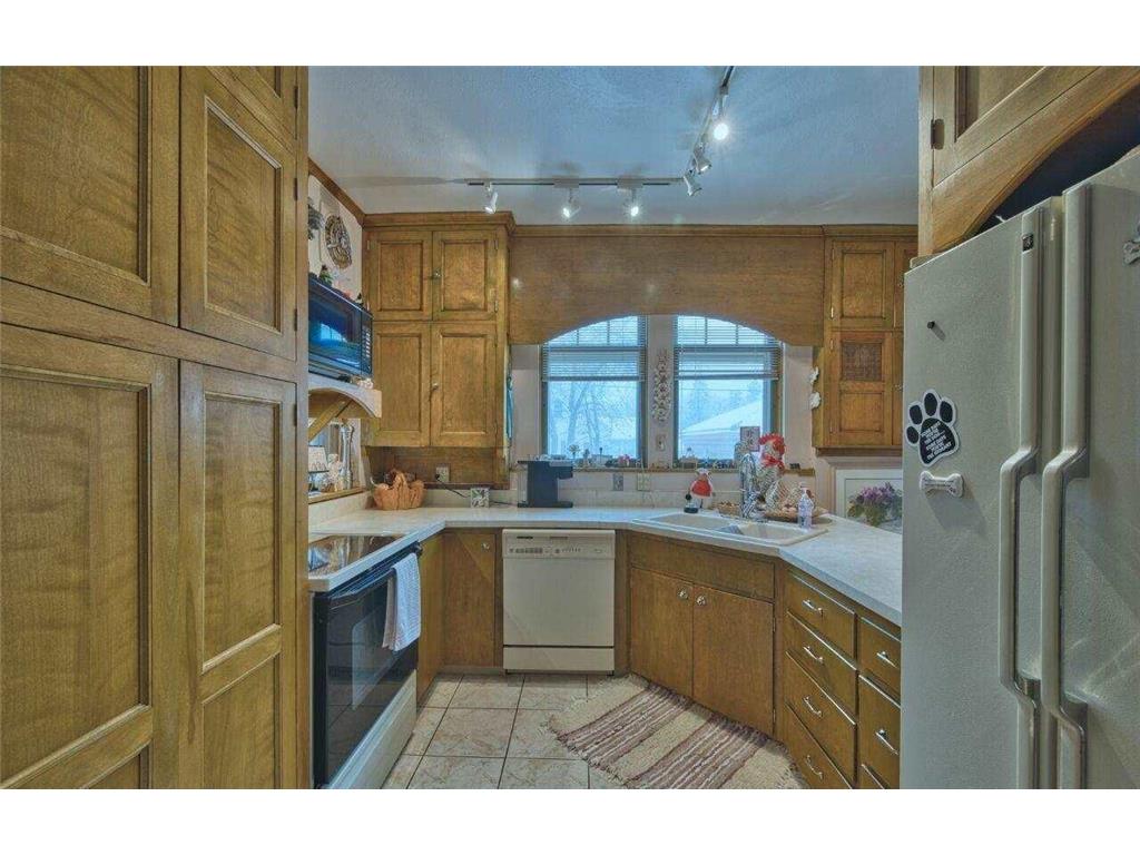 1001 E Howard Street Hibbing MN 55746 7023560 image11