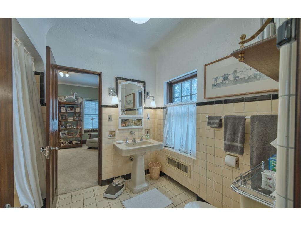 1001 E Howard Street Hibbing MN 55746 7023560 image14