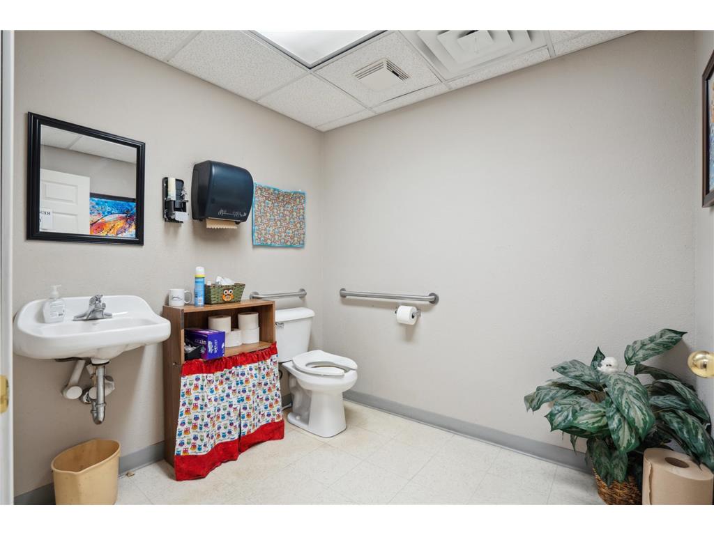 1001 & 1003 Short Street Decorah IA 52101 6705392 image12