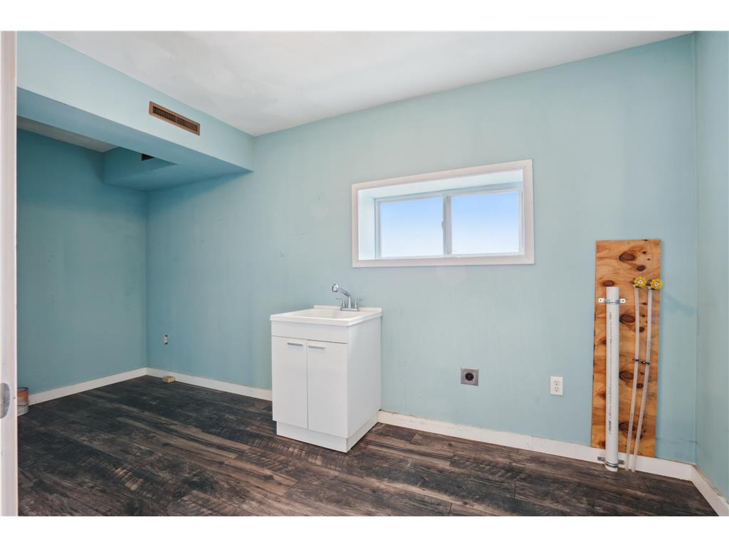 1001 & 1003 Short Street Decorah IA 52101 6705392 image21