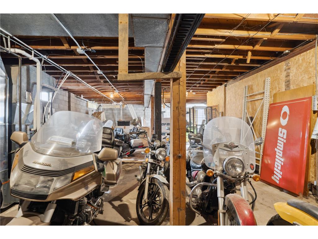 1001 & 1003 Short Street Decorah IA 52101 6705392 image22