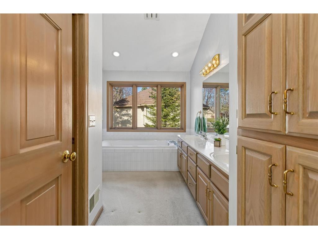 1001 Walden Court Burnsville MN 55337 7072688 image40